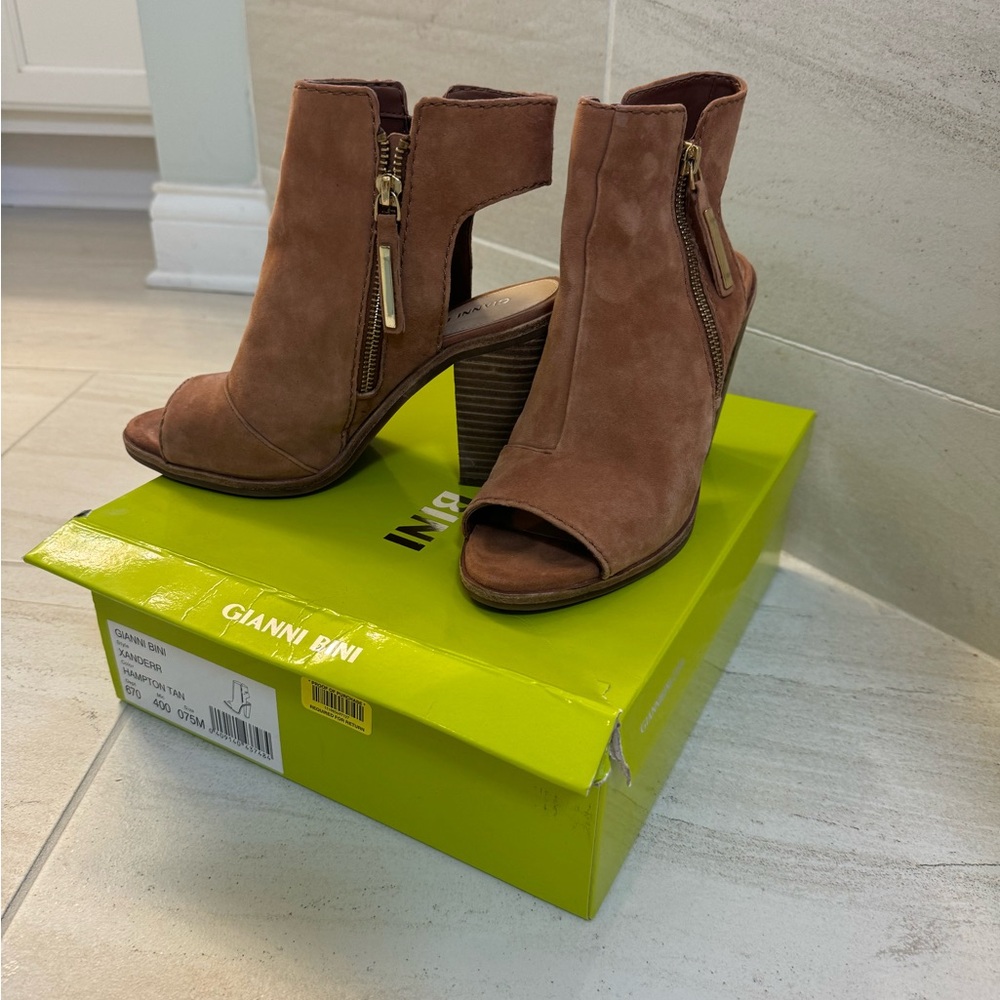 Heel booties